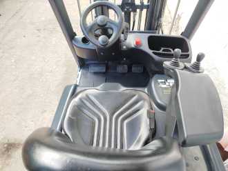Chariot élévateur d'occasion LINDE E16-01 ELEKTRO DREIRADFRONTSTAPLER (13067347)