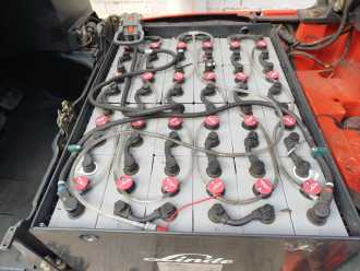 Chariot élévateur d'occasion LINDE E16-01 ELEKTRO DREIRADFRONTSTAPLER (13067347)