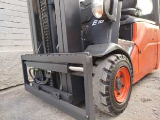Chariot élévateur d'occasion LINDE E16-01 ELEKTRO DREIRADFRONTSTAPLER (13067375)