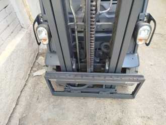 Chariot élévateur d'occasion LINDE E16-01 ELEKTRO DREIRADFRONTSTAPLER (13067375)