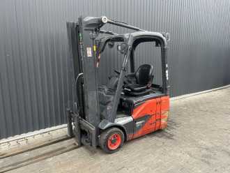 Chariot élévateur d'occasion LINDE E16-02 ELEKTRO DREIRADFRONTSTAPLER (13032310) backdrop