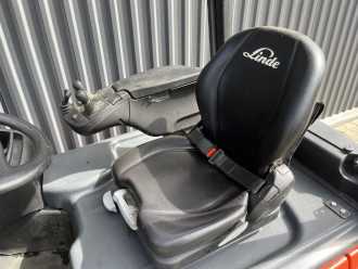 Chariot élévateur d'occasion LINDE E16-02 ELEKTRO DREIRADFRONTSTAPLER (13063486)