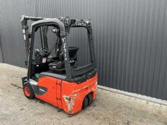 Chariot élévateur d'occasion LINDE E16-02 ELEKTRO DREIRADFRONTSTAPLER (13067028)