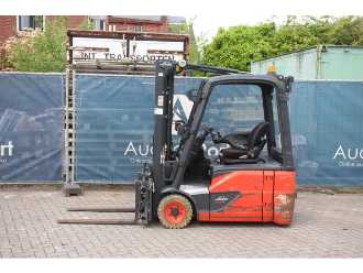 Chariot élévateur d'occasion LINDE E16-02 ELEKTRO VIERRADFRONTSTAPLER (13041376)