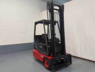 Chariot élévateur d'occasion LINDE E16 ELEKTRO DREIRADFRONTSTAPLER (12959485)