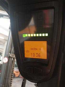 Chariot élévateur d'occasion LINDE E16 ELEKTRO DREIRADFRONTSTAPLER (12981770)