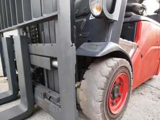 Chariot élévateur d'occasion LINDE E16 ELEKTRO DREIRADFRONTSTAPLER (13067341)