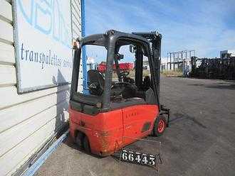 Chariot élévateur d'occasion LINDE E16 ELEKTRO VIERRADFRONTSTAPLER (13074814)