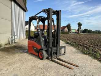 Chariot élévateur d'occasion LINDE E16 EVO ELEKTRO DREIRADFRONTSTAPLER (13073396)