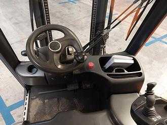 Chariot élévateur d'occasion LINDE E16 P ELEKTRO VIERRADFRONTSTAPLER (13033369)