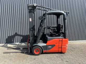 Chariot élévateur d'occasion LINDE E16C-02 ELEKTRO DREIRADFRONTSTAPLER (13065400)