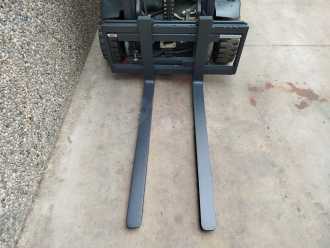 Chariot élévateur d'occasion LINDE E16C-02 EVO ELEKTRO DREIRADFRONTSTAPLER (13045548)