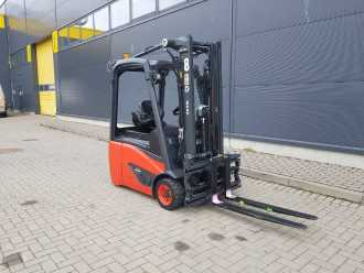 Chariot élévateur d'occasion LINDE E16C ELEKTRO DREIRADFRONTSTAPLER (13006358)