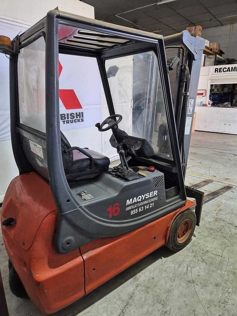 Chariot élévateur d'occasion LINDE E16C ELEKTRO DREIRADFRONTSTAPLER (13017688)