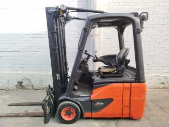 Chariot élévateur d'occasion LINDE E16C ELEKTRO DREIRADFRONTSTAPLER (13067334)
