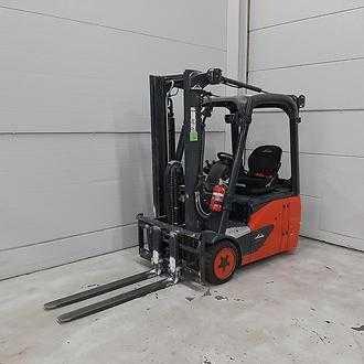 Chariot élévateur d'occasion LINDE E16C Evo ELEKTRO DREIRADFRONTSTAPLER (13069513)