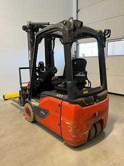 Chariot élévateur d'occasion LINDE E16C LI-ION ELEKTRO DREIRADFRONTSTAPLER (12956013)
