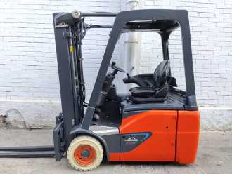Chariot élévateur d'occasion LINDE E16C Li-ion Dri ELEKTRO DREIRADFRONTSTAPLER (13067397)