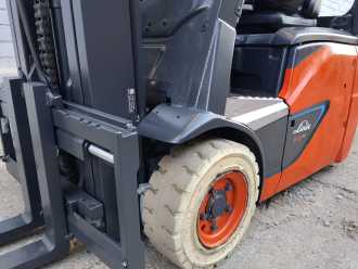 Chariot élévateur d'occasion LINDE E16C Li-ion Dri ELEKTRO DREIRADFRONTSTAPLER (13067397)
