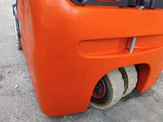 Chariot élévateur d'occasion LINDE E16C Li-ion Dri ELEKTRO DREIRADFRONTSTAPLER (13067397)