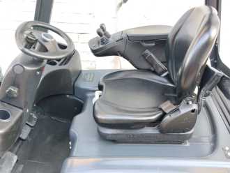 Chariot élévateur d'occasion LINDE E16C Li-ion Dri ELEKTRO DREIRADFRONTSTAPLER (13067397)
