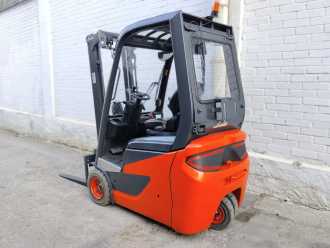 Chariot élévateur d'occasion LINDE E16C Litio ELEKTRO DREIRADFRONTSTAPLER (13067396)
