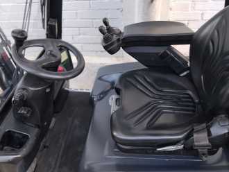 Chariot élévateur d'occasion LINDE E16C Litio ELEKTRO DREIRADFRONTSTAPLER (13067396)