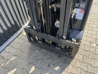 Chariot élévateur d'occasion LINDE E16H-02 ELEKTRO DREIRADFRONTSTAPLER (12975801)
