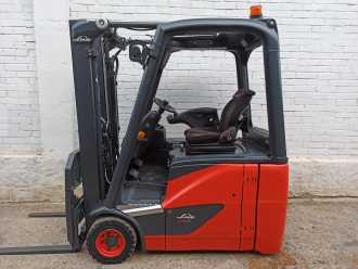 Chariot élévateur d'occasion LINDE E16H-02 EVO ELEKTRO DREIRADFRONTSTAPLER (13075190)