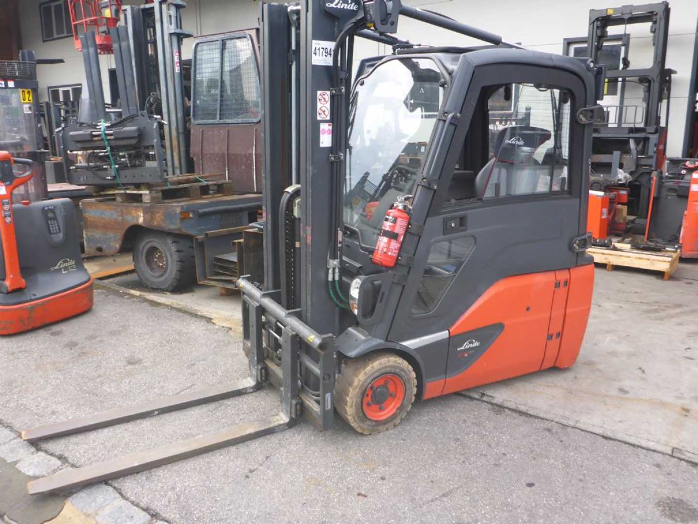 Chariot élévateur d'occasion LINDE E16L -02 ELEKTRO DREIRADFRONTSTAPLER (13061893)