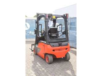 Chariot élévateur d'occasion LINDE E16P-02 ELEKTRO VIERRADFRONTSTAPLER (13062970)