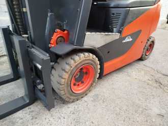 Chariot élévateur d'occasion LINDE E16P ELEKTRO VIERRADFRONTSTAPLER (13067295)
