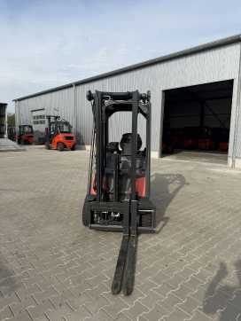 Chariot élévateur d'occasion LINDE E16PH-02 ELEKTRO VIERRADFRONTSTAPLER (13070458)