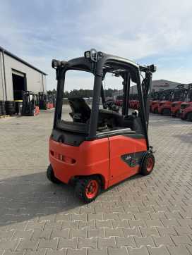 Chariot élévateur d'occasion LINDE E16PH-02 ELEKTRO VIERRADFRONTSTAPLER (13070458)