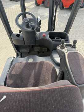 Chariot élévateur d'occasion LINDE E16PH-02 ELEKTRO VIERRADFRONTSTAPLER (13070458)