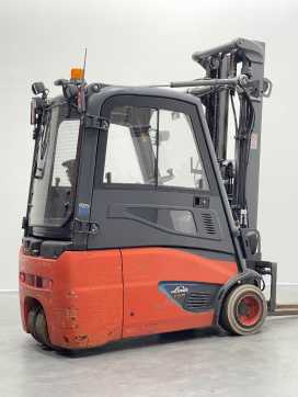 Chariot élévateur d'occasion LINDE E18-02-383-LI-ION ELEKTRO DREIRADFRONTSTAPLER (13047878)