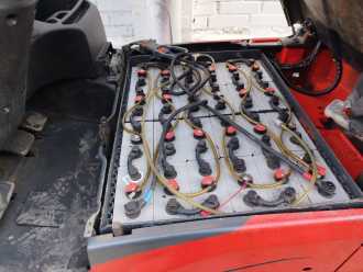 Chariot élévateur d'occasion LINDE E18-02 EVO Driv ELEKTRO DREIRADFRONTSTAPLER (13067319)