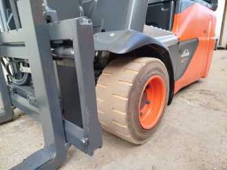 Chariot élévateur d'occasion LINDE E18-02 EVO ELEKTRO DREIRADFRONTSTAPLER (13067300)