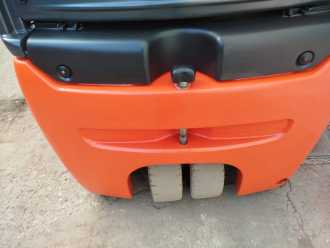 Chariot élévateur d'occasion LINDE E18-02 EVO ELEKTRO DREIRADFRONTSTAPLER (13067300)