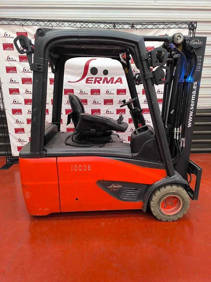 Chariot élévateur d'occasion LINDE E18 L ELEKTRO DREIRADFRONTSTAPLER (12853815)