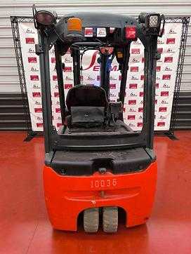 Chariot élévateur d'occasion LINDE E18 L ELEKTRO DREIRADFRONTSTAPLER (12853815)