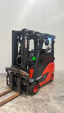 Chariot élévateur d'occasion LINDE E18PH ELEKTRO VIERRADFRONTSTAPLER (13068918) backdrop