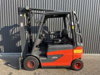 Chariot élévateur d'occasion LINDE E20-01 ELEKTRO VIERRADFRONTSTAPLER (13058667)
