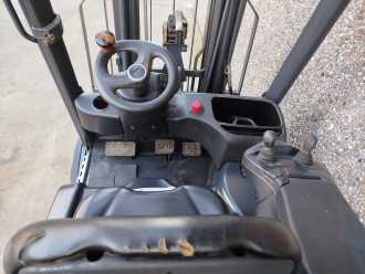 Chariot élévateur d'occasion LINDE E20L-01 EVO ELEKTRO DREIRADFRONTSTAPLER (13052578)