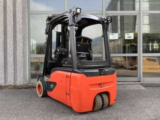Chariot élévateur d'occasion LINDE E20L-02 ELEKTRO DREIRADFRONTSTAPLER (12950608)