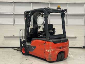 Chariot élévateur d'occasion LINDE E20L-02 ELEKTRO DREIRADFRONTSTAPLER (12975226)