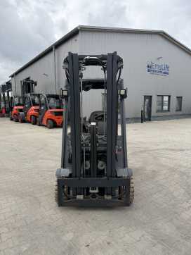 Chariot élévateur d'occasion LINDE E20L-02 ELEKTRO DREIRADFRONTSTAPLER (13061021)