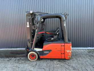 Chariot élévateur d'occasion LINDE E20L-02 ELEKTRO DREIRADFRONTSTAPLER (13075959)