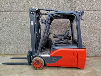 Chariot élévateur d'occasion LINDE E20L-02 EVO ELEKTRO DREIRADFRONTSTAPLER (13066020)