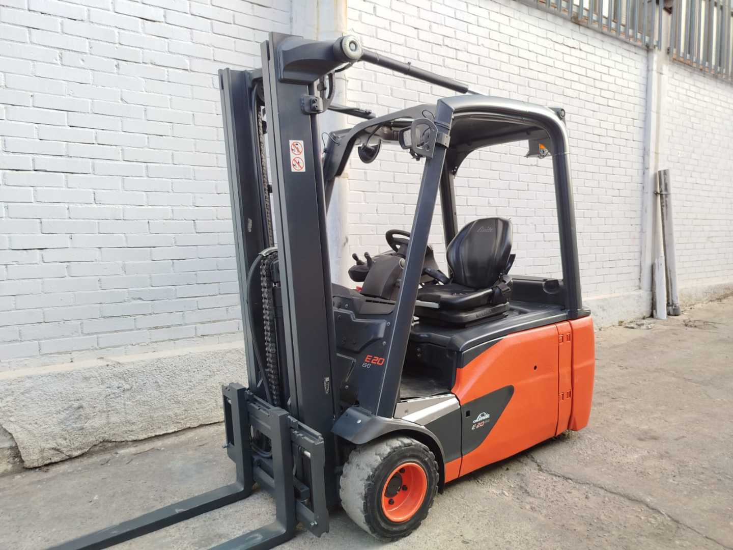 Chariot élévateur d'occasion LINDE E20L ELEKTRO DREIRADFRONTSTAPLER (13067292)